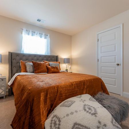 Luxury Bedroom With Private Bath Hampton Esterno foto